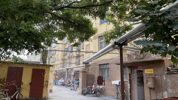 纺织建筑楼外景图