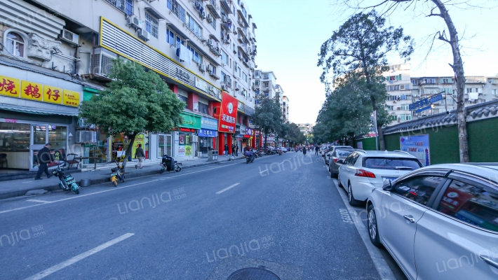 绳金塔街外景图