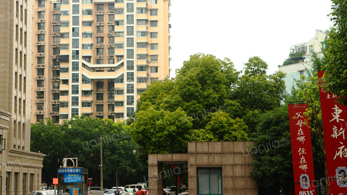 东新园雪峰苑外景图