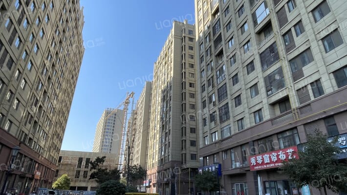 世纪财富广场外景图