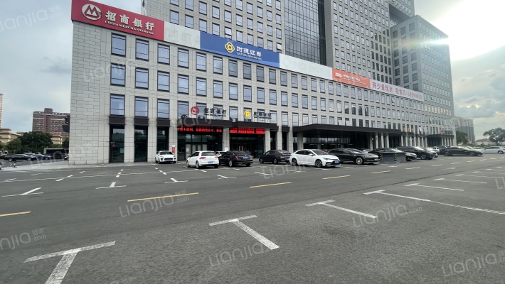 国泰新天地广场外景图