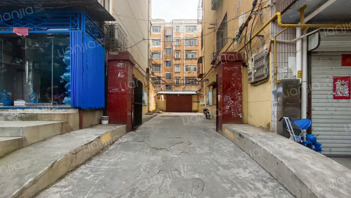 土产公司家属楼外景图