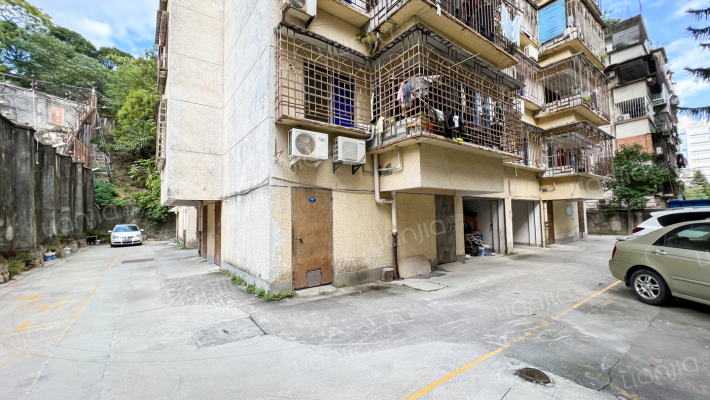 榕城监狱干警宿舍外景图