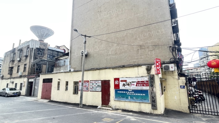 汉江化工厂家属院外景图