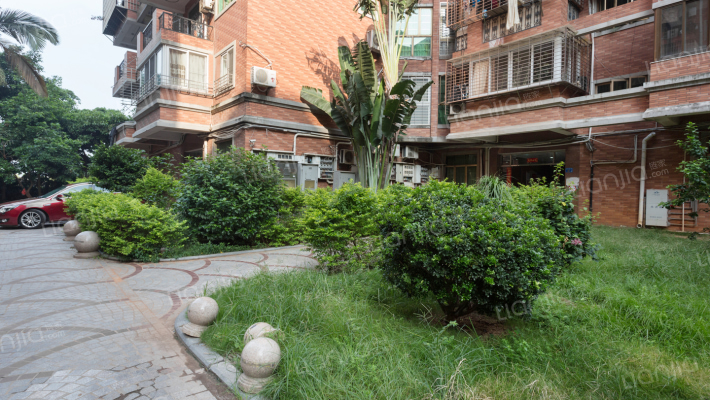 东卉花园外景图