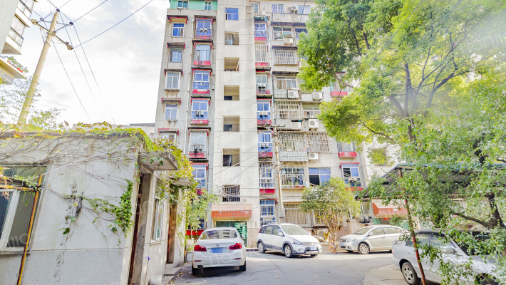 青山区122街坊交管宿舍外景图