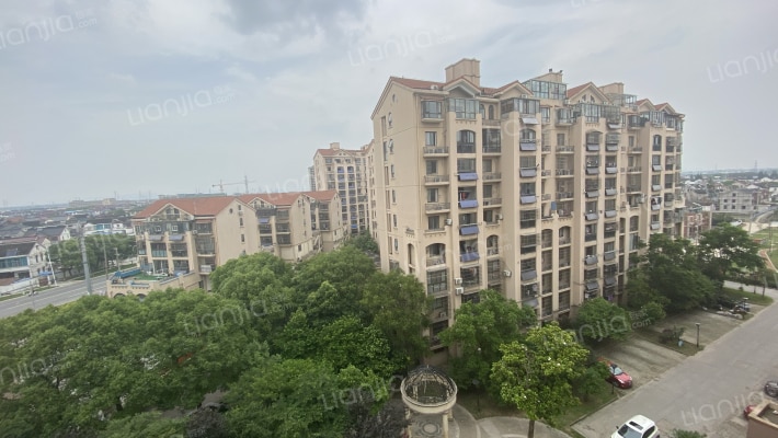 格林小镇外景图