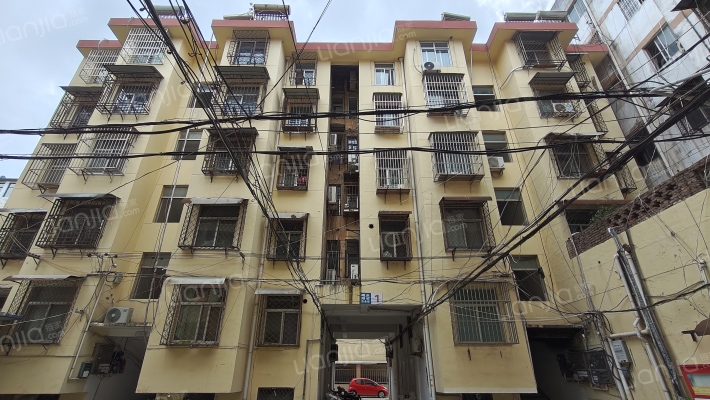 糖业烟酒宿舍楼外景图