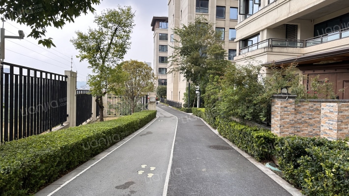 昕晖麓台山舍外景图