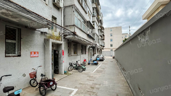 东城根4号楼外景图