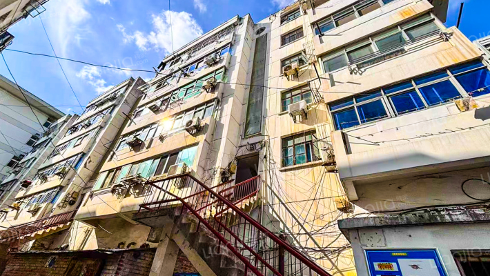 春雨小区外景图