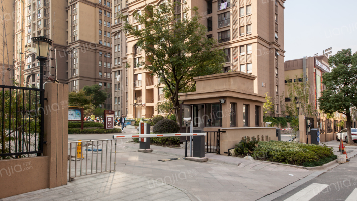 康桥溪岸花园外景图