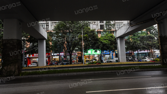 轻轨综合楼外景图