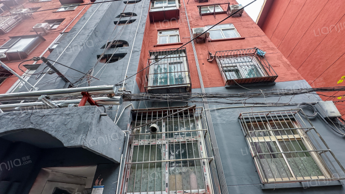 一扎钢安全文明院外景图