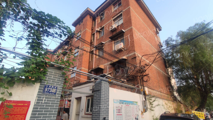 石绵瓦厂家属院外景图