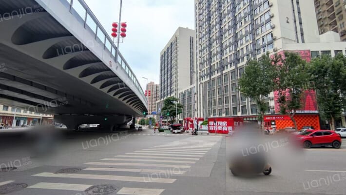 恒志云仰外景图