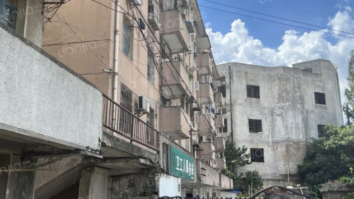 市容委宿舍外景图