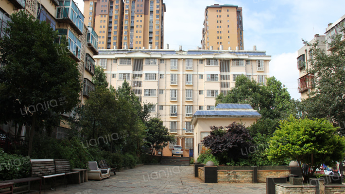 八公里小区外景图