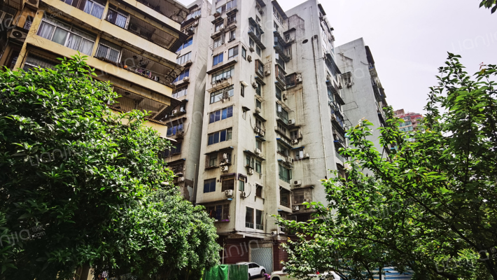 湖边公寓外景图