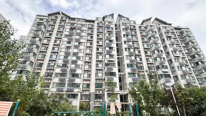 军安和平山庄外景图