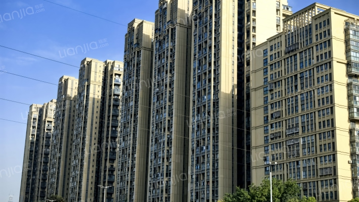 中国铁建国际城外景图