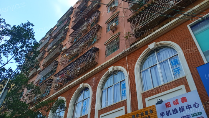 诚泰大厦外景图