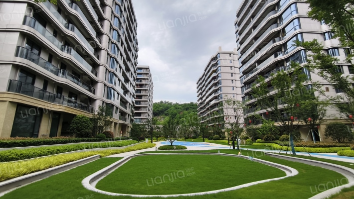 金昌山语鹭外景图