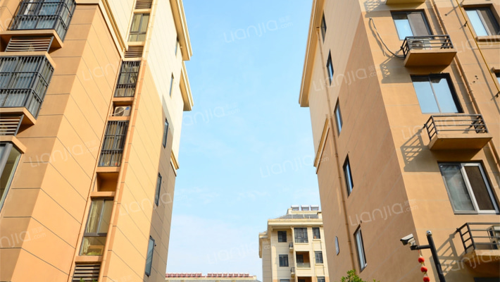 淮海青年城外景图