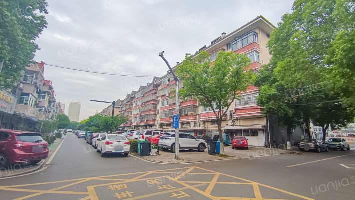 凯旋路1472号外景图