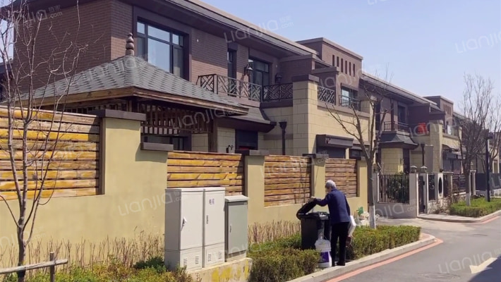 万科翡翠别墅外景图