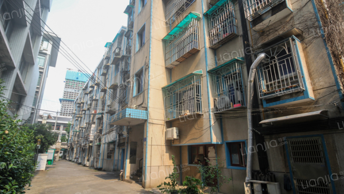 明德中学家属楼外景图