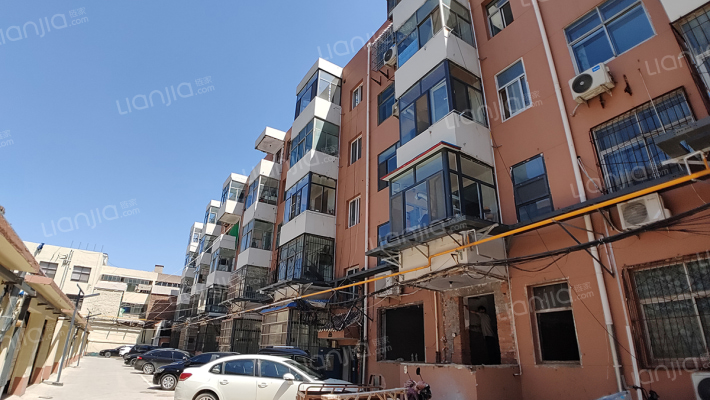 金属公司家属楼外景图