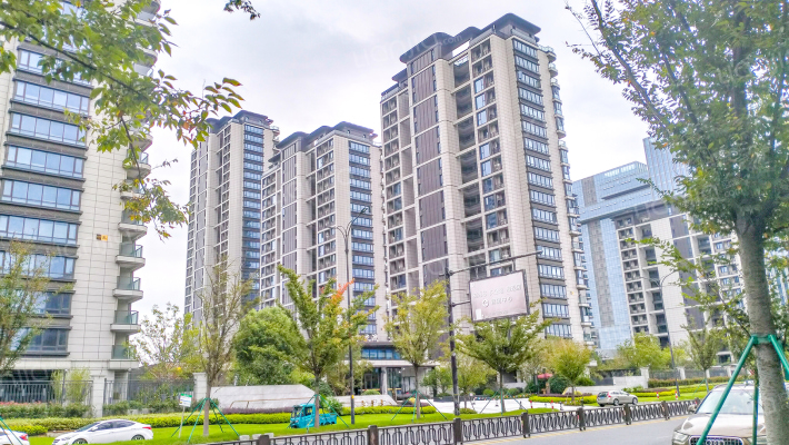 宝湖龙渡外景图