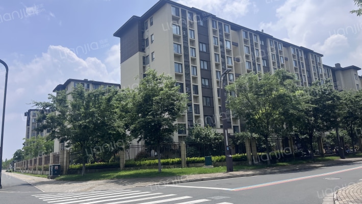 品著华庭外景图