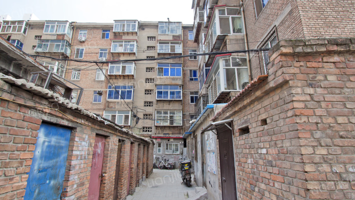 铁中胡同33号院外景图