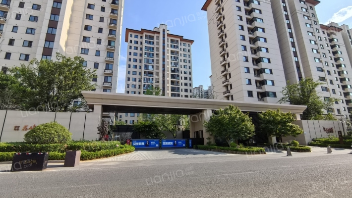 青特地铁花屿城外景图