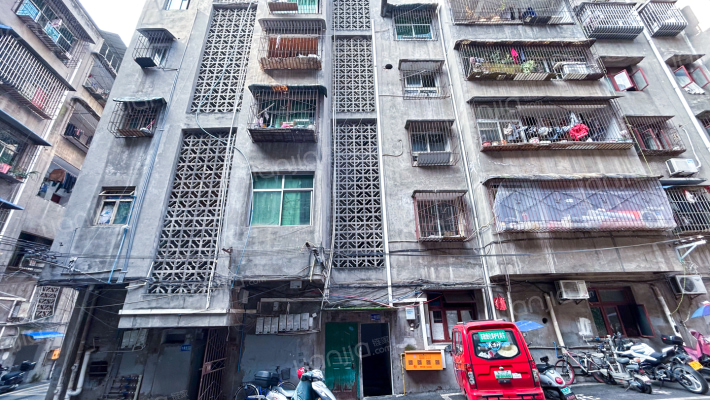 皮鞋城北二街141号外景图