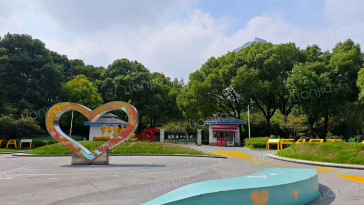 伊犁路110弄外景图