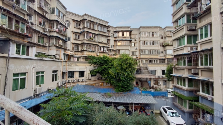 沁园综合楼外景图