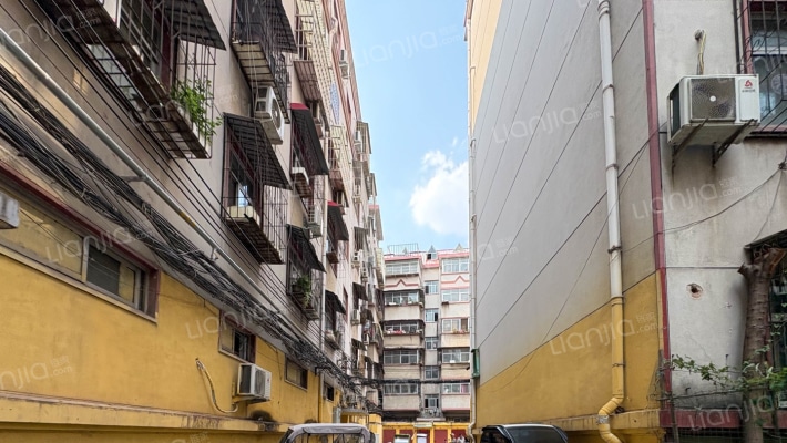 雪松路建业集团有限公司家属院外景图