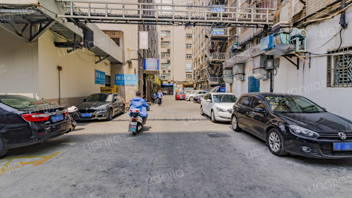 银鸿商务中心外景图