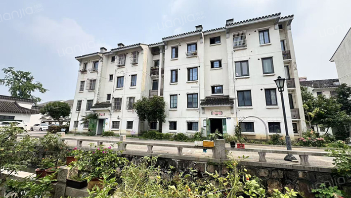 六弦河外景图