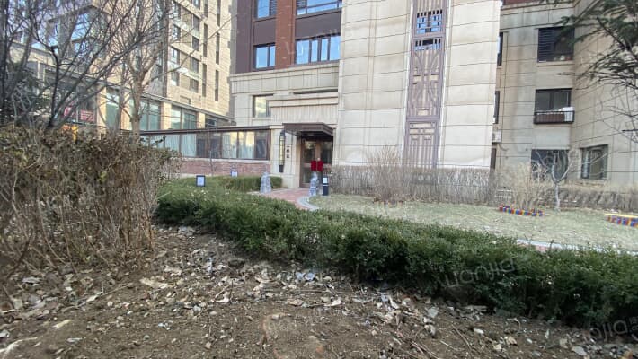 隆玺祥云外景图