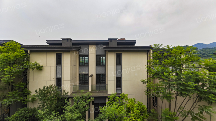 龙湖山前外景图