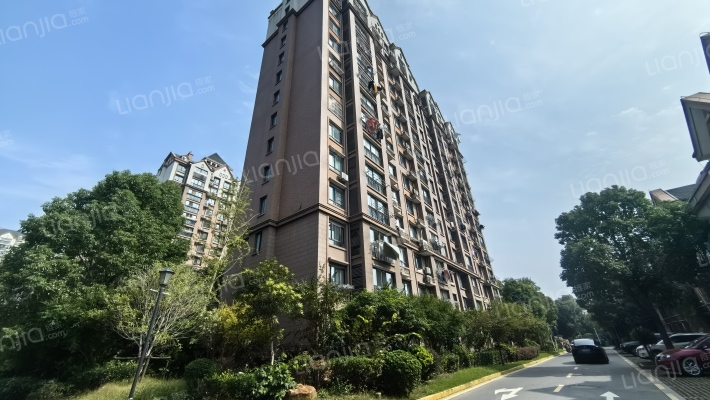 英伦尊邸外景图