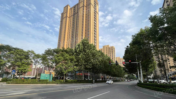 四季春城外景图