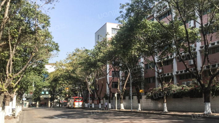 广州市轻工高级技工学校宿舍外景图