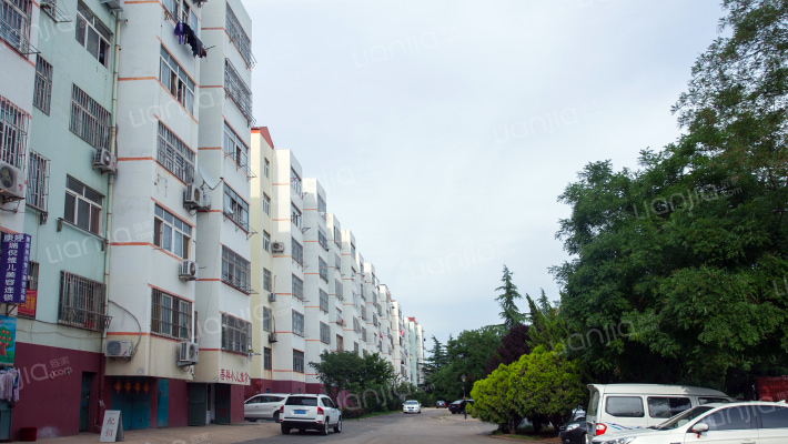 华城路三小区外景图