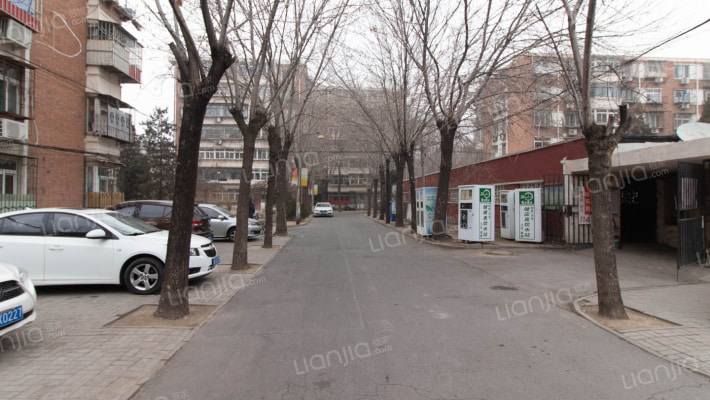 环秀东里外景图