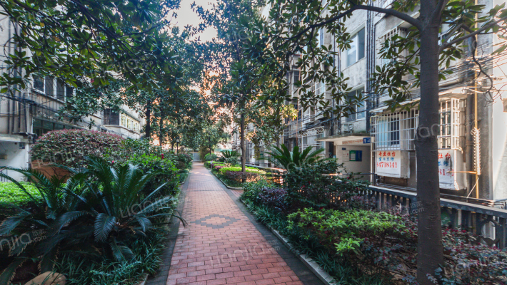 人大宿舍外景图